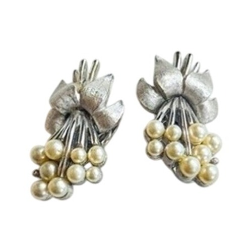Vtg Crown Trifari Earrings Silver Tone Floral Pearl Cabochon Floral Designer 50s 28$